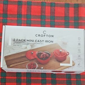 Croton Red Mini Cast Iron Heart Shaped Set